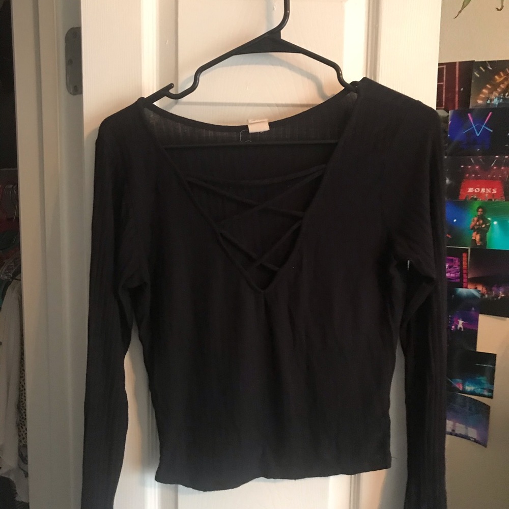 Criss Cross Black Longsleeve